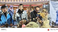 Manusia-manusia Barcelona Dipotret Xiaomi 15