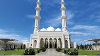 Masjid Sri Sendayana dibangun pada 2015 dan diresmikan pada 20 September 2019. Masjid itu berada di Bandar Sri Sendayan, Negeri Sembilan. Karena desainnya yang megah dan mewah, kerap disebut-sebut mirip dengan Taj Mahal di India.(dok Masjid Sri Sendayana)