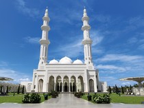 Masjid Megah Malaysia yang Dikunjungi Mantan Bintang Porno Rae Lil Black