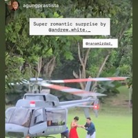 Pada 14 Maret 2025 kemarin Nana Mirdad resmi bertambah usia. Di usianya yang ke-40, Nana mendapat kejutan romantis. Dari unggahan yang dibagikan terlihat kejutan dimulai dengan Nana yang dijemput dengan menaiki helikopter bersama suaminya, Andrew White. Foto: Instagram/@nanamirdad_