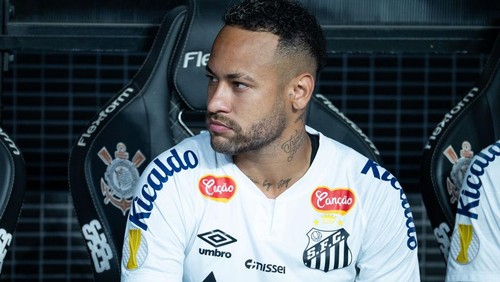 SAO PAULO, BRAZIL - MARCH 09, 2025: Neymar Jr. of Santos Futebol Clube before the Campeonato Paulista Semi-Final match between SC Corinthians Paulista and Santos Futebol Clube at Neo Quimica Arena. (Photo credit should read Rebeca Schumacker / GocherImagery/Future Publishing via Getty Images)