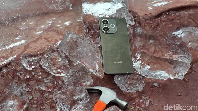 Nasib Oppo A5 Pro Dihajar Habis-habisan, Dibekukan hingga Dihantam Palu
