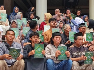 Puluhan Teman Tuli di Ciamis yang Bahagia Bisa Belajar Al-Quran Isyarat