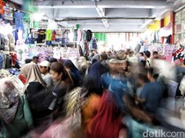 Pasar Tanah Abang Mulai Ramai Jelang Lebaran