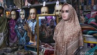 Sebagian pedagang juga memberikan diskon harga.