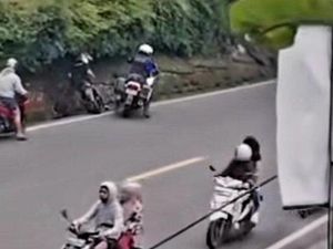 Video: Viral Oknum Patwal di Puncak Pepet Pemotor Berujung Pencopotan