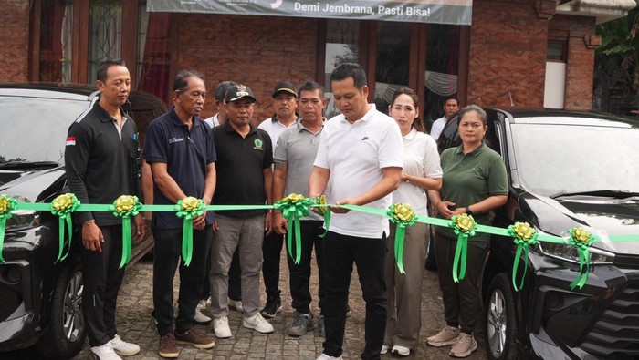 Pemerintah Kabupaten Jembrana meluncurkan layanan mobil antar jemput pasien rawat jalan secara gratis di Kebun Raya Jagatnatha, Jumat (14/3/2025).