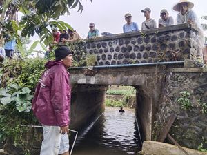 Anak Main Perosotan Berakhir Tragedi di Sungai Kadongdong Kuningan