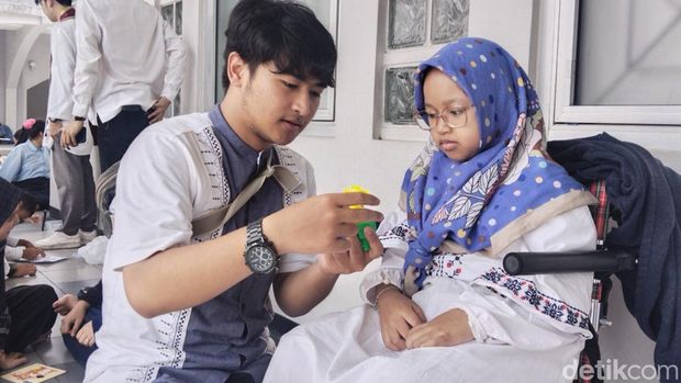 Pesantren kilat anak-anak disabilitas di Masjid Pusdai Kota Bandung.