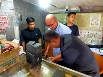 Siasat Warung Tepi Jalan Lembang Jual Obat Haram Dibongkar Polisi