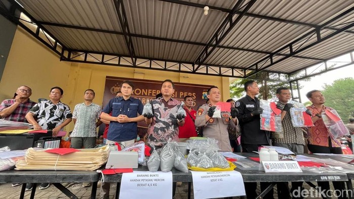 Polres Mojokerto Sikat 5 Peracik-Pengedar Bubuk Petasan