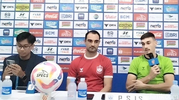 Sesi jumpa pers PSIS Semarang di Stadion Jatidiri, Semarang, Sabtu (15/3/2025).