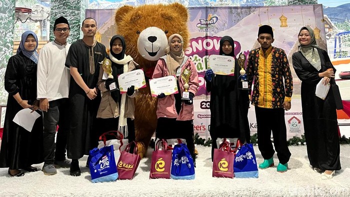 Puluhan Siswa SD/SMP Ikut Snowy Tahfidz Competition di Trans Snow World Surabaya