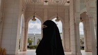 Kae Asakura atau lebih dikenal dengan nama Rae Lil Black mengumumkan menjadi mualaf sejak Februari lalu. Dia memulai perjalanan spiritual baru ini karena tersentuh dengan kebaikman muslim Malaysia.