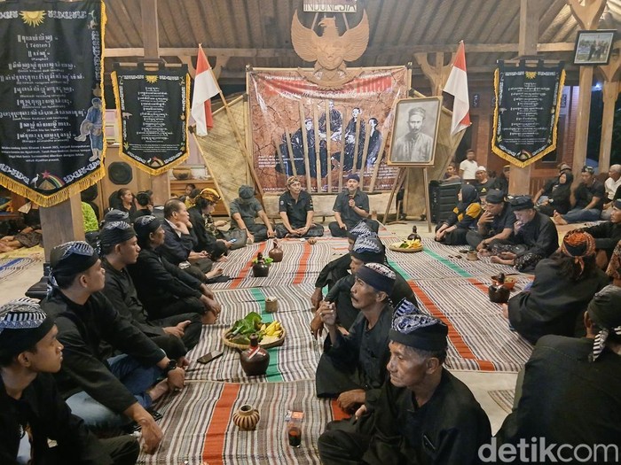 Momen peringatan 118 tahun Samin Surosentiko Pendopo Pengayoman Desa Plosokediren, Randublatung, Blora, Sabtu (15/3/2025).