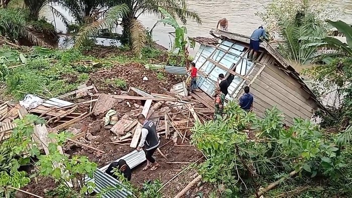 Satu rumah di Musi Rawas jatuh ke jurang akibat terseret tanah longsor
