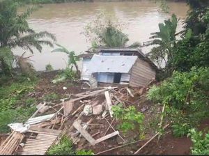 Longsor Sebabkan Satu Rumah di Musi Rawas Terjun ke Tebing