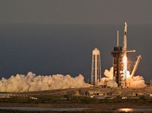 Pentagon Gaet Elon Musk dan Jeff Bezos untuk Misi Antariksa