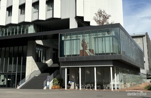 Menjelajahi Aula Penghargaan Nobel di Universitas Nagoya Jepang