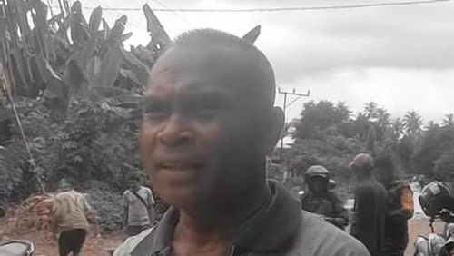 Wabup Flores Timur, Ignasius Boli Uran, berkunjung ke lokasi banjir di Desa Duwanur, Kecamatan Adonara Barat, Flores Timur, Sabtu (15/3/2025). (Istimewa)