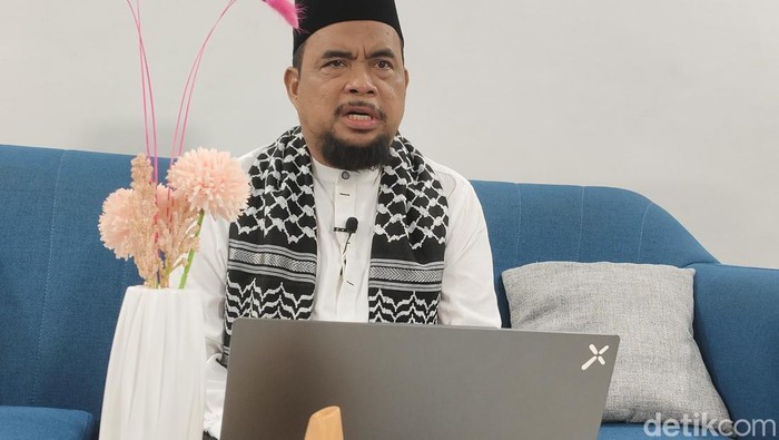 Wakil Ketua PWM Sumut Mahmud Yunus Daulay saat memberikan kultum. Foto: Dok. detikSumut