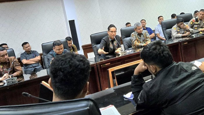 Wali Kota Medan Rico Waas saat menerima mahasiswa yang demo (Dok Pemkot Medan)