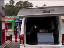 Ambulans Bawa Jenazah di Barru Ditolak Isi BBM gegara Tak Punya Barcode
