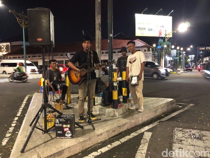Anggota JAM tengah beraksi di Kota Jogja, Jumat (14/3/2025) malam.