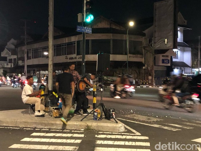 Anggota JAM tengah beraksi di Kota Jogja, Jumat (14/3/2025) malam.