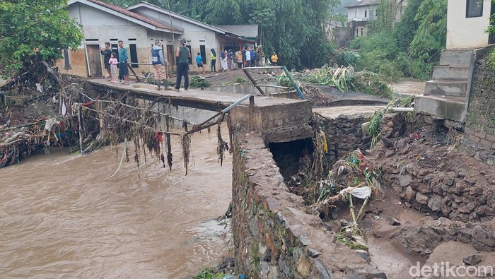Banjir Cipatat Bandung Barat Banjir Cipatat Bandung Barat