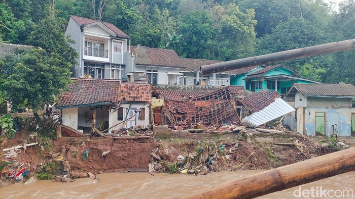 Banjir Cipatat Bandung Barat Banjir Cipatat Bandung Barat
