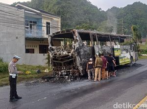 Detik-detik Bus Kharisma Rute Mangkutana-Makassar Terbakar di Pangkep