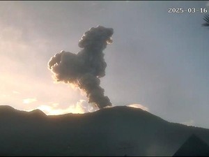 Marapi Erupsi Lagi, Semburkan Abu Selama 2 Menit 35 Detik