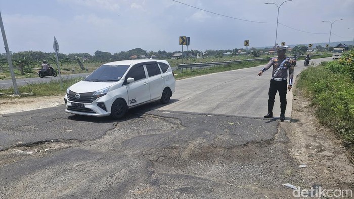 Jalan rusak di Tuban sebelum mudik