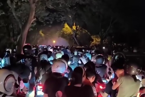 Jalanan macet saat bubaran lomba ogoh-ogoh di Puspem Badung viral di media sosial, Sabtu (15/3/2025). (Tangkapan layar)
