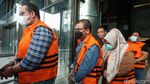 Kadis PUPR OKU dan Tiga Anggota DPRD OKU Berompi Tahanan KPK