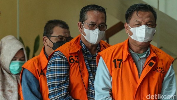 Kadis PUPR OKU dan Tiga Anggota DPRD OKU Berompi Tahanan KPK