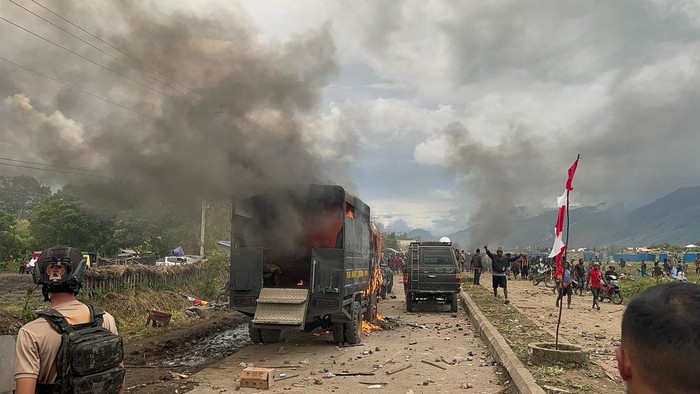 Kericuhan di lokasi acara syukuran Bupati dan Wakil Bupati Jayawijaya.