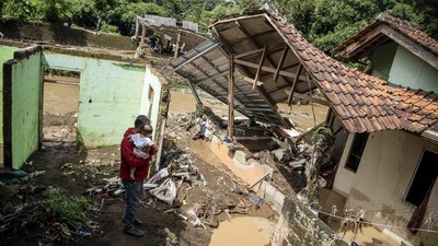 Kerusakan Akibat Banjir Bandang di Cipatat KBB