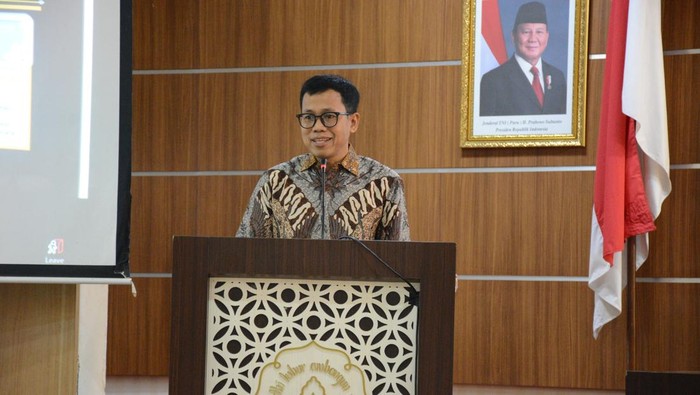 Ketua Komisi Kejaksaan RI, sekaligus Guru Besar Fakultas Hukum Universitas Sebelas Maret, Prof. Dr. Pujiyono Suwadi, SH, MH. 


Foto diunggah Minggu (16/3/2025),