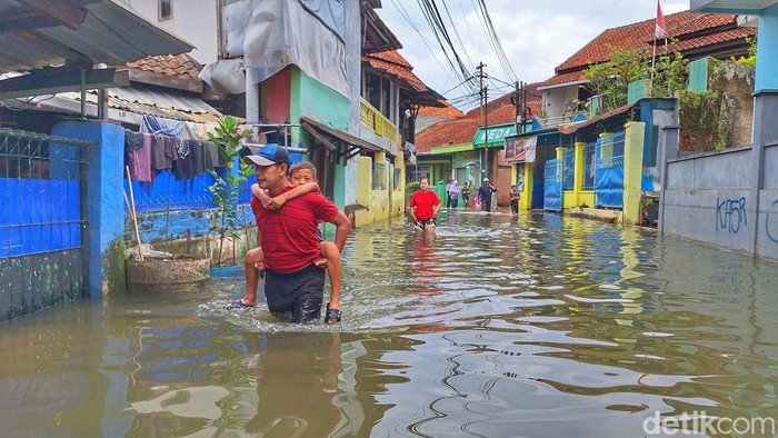Kondisi banjir di Dayeuhkolot.