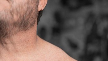 Lebih lanjut ia mengatakan selalu membuat desain tato tepat di depan mereka, sehingga mereka selalu menjadi bagian langsung dari proses pembuatan dan dapat menyaksikannya secara langsung. Foto: Boredpanda/Tatu Panda