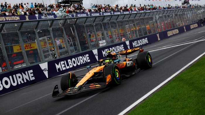 Formula One F1 - Australian Grand Prix - Albert Park Grand Prix Circuit, Melbourne, Australia - March 16, 2025 McLarens Lando Norris in action during the race REUTERS/Edgar Su