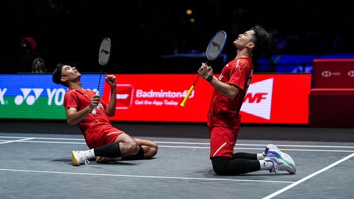 BIRMINGHAM, ENGLAND - MARCH 15: Leo Rolly Carnando (R) and Bagas Maulana of Indonesia celebrate the victory in the Mens Doubles Semi Finals match against Sabar Karyaman Gutama and Moh Reza Pahlevi Isfahani of Indonesia on day five of the Yonex All England Open Badminton Championships at Utilita Arena Birmingham on March 15, 2025 in Birmingham, England. (Photo by Shi Tang/Getty Images)