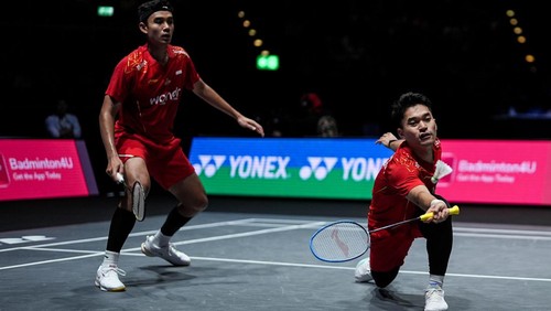 BIRMINGHAM, ENGLAND - MARCH 15: Leo Rolly Carnando (R) and Bagas Maulana of Indonesia compete in the Mens Doubles Semi Finals match against Sabar Karyaman Gutama and Moh Reza Pahlevi Isfahani of Indonesia on day five of the Yonex All England Open Badminton Championships at Utilita Arena Birmingham on March 15, 2025 in Birmingham, England. (Photo by Shi Tang/Getty Images)