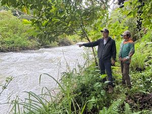 Nenek dan Cucu Hilang Diduga Terseret Arus Saat Cuci Sarung di Sungai Mamasa