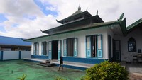 Masjid yang dibangun pada 1906 itu tetap kokoh meski sempat diguncang gempa dan tersapu gelombang tsunami pada 28 September 2018.  