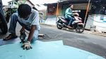 Melihat Kesibukan Perajin Reklame Huruf Timbul di Bulan Ramadan Melihat Kesibukan Perajin Reklame Huruf Timbul di Bulan Ramadan