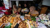 Setiap ramadan, kawasan ini selalu ramai oleh warga yang ingin berburu takjil. 