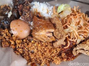Legendaris! Nasi Ayam Dong Siprig Sejak 1985 yang Bisa Ludes dalam 5 Jam